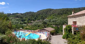 Roulotte confort au camping Domaine des Plantas**** Roulotte confort au camping Domaine des Plantas****