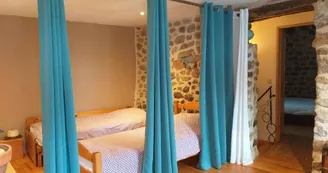 Les pentes du château de Retourtour