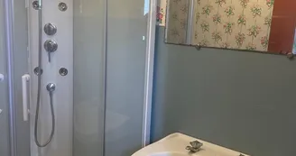 Victorine, guest room in a family home